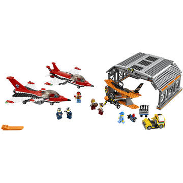 LEGO Parada de aviatie pe aeroport (60103)