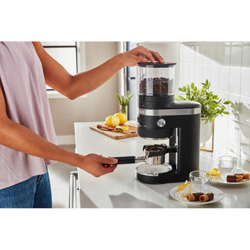Rasnita KitchenAid Coffee Grinder Artisan 5KCG8433EOB,Negru, 150 W ,340 gr, Tehnologia de dozare automată, inteligentă ajustează automat timpul de măcinare